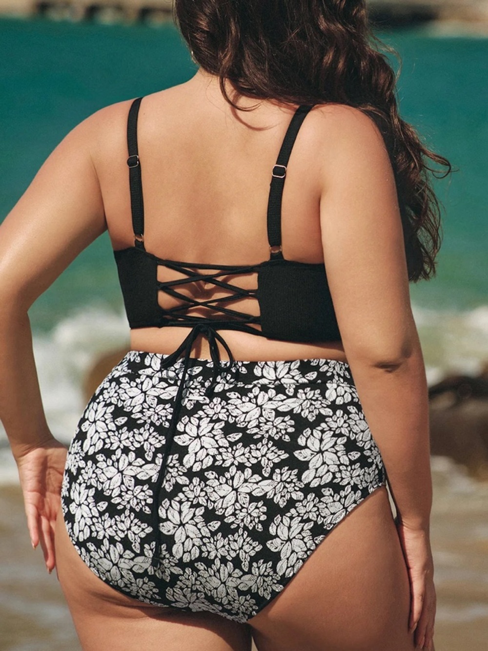 Black Underwire Strappy Plus Size Bikini Top - Picture 2 of 7